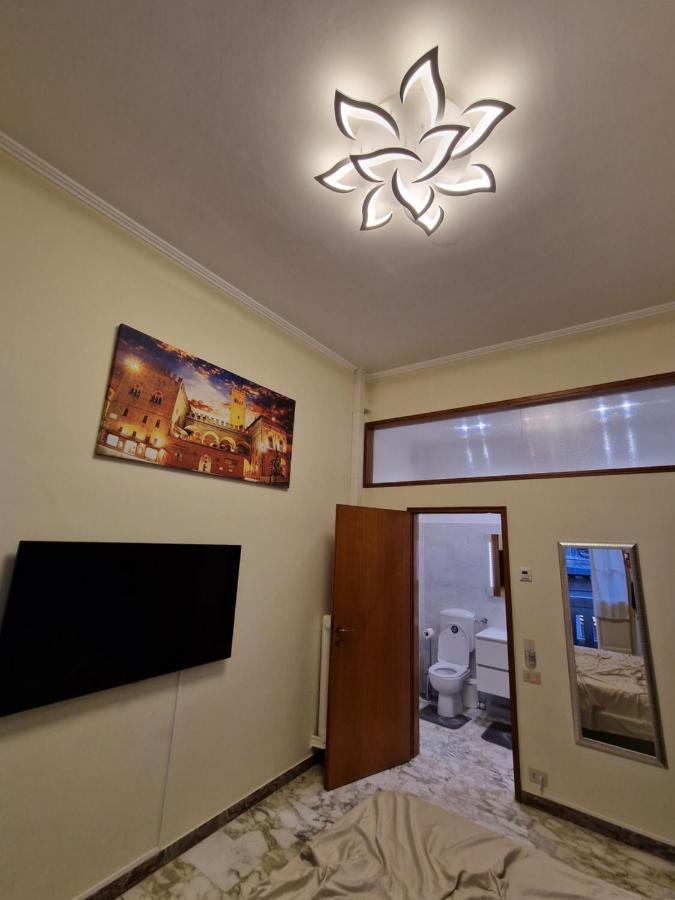 In Pieno Centro Storico Antico Quadrilatero Appartement Bologna Buitenkant foto