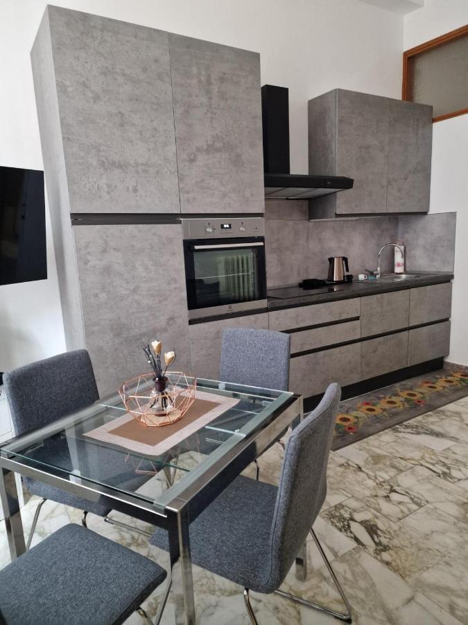 In Pieno Centro Storico Antico Quadrilatero Appartement Bologna Buitenkant foto